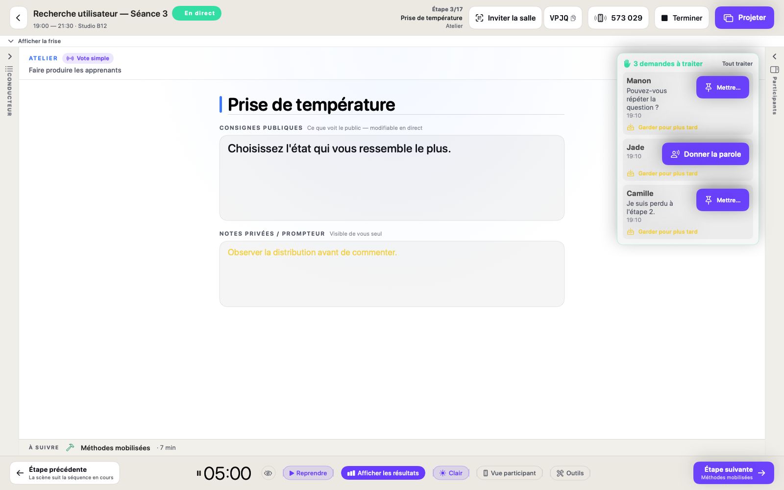 Tissyo Interact cockpit showing three requests to handle, including two written questions — French-language interface